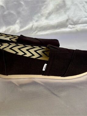 Toms Womens’ Classic Slip-On Loafers in Black with Cream Sole